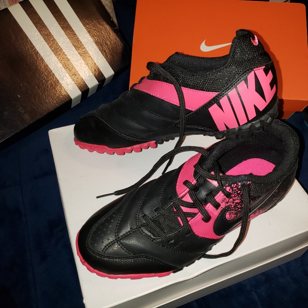 Nike - Soccer indoor shoes